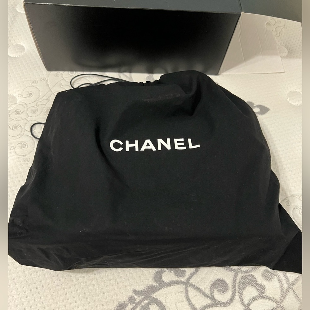 Chanel shoulder handbag with zipper - Picture 15 of 16